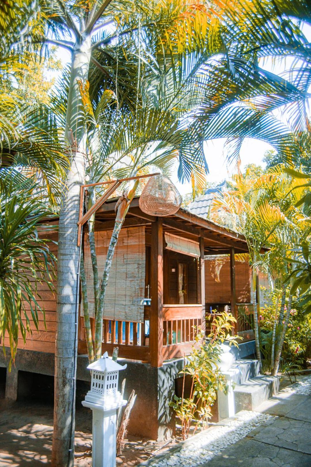 Color Cottage Gili Air Exterior photo
